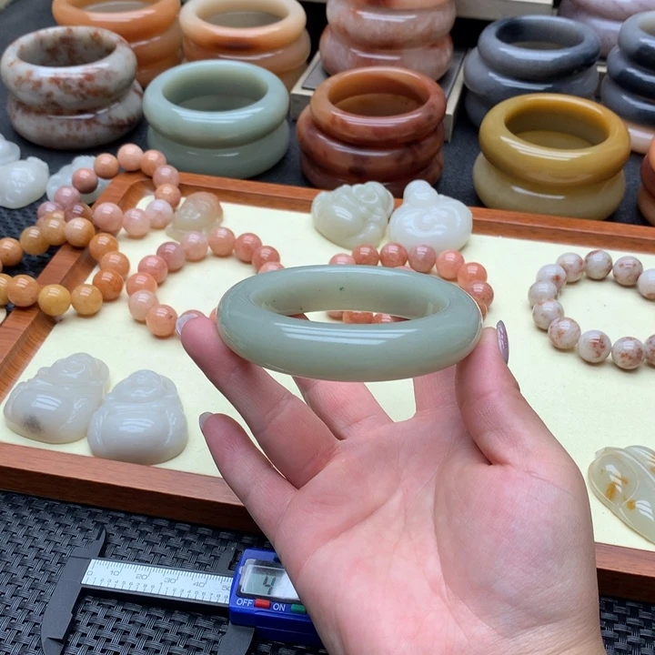 石英质玉（佘太翠）手镯合金