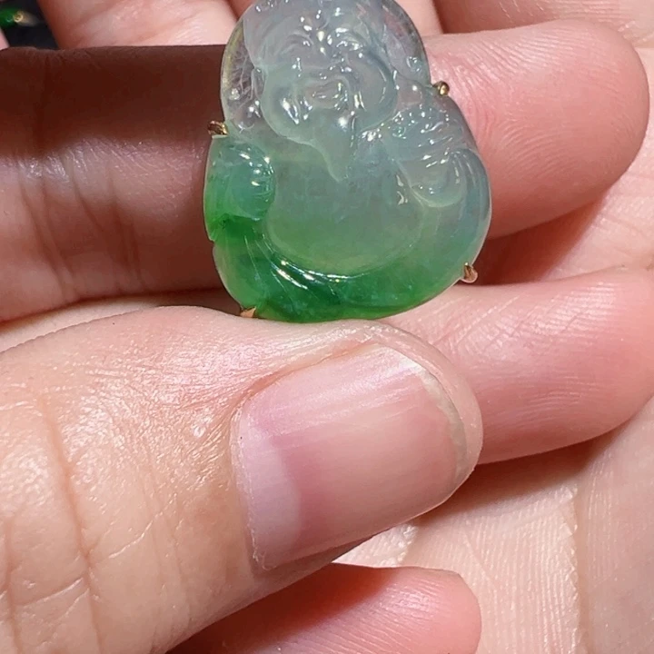 翡翠未镶嵌颈饰婉*