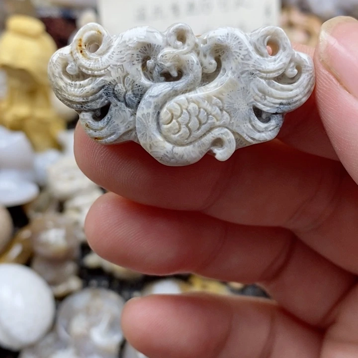 颈饰未镶嵌硅化珊瑚（珊瑚玉）有瑕 小