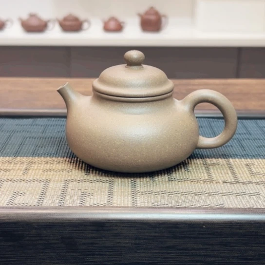紫砂茶壶黄龙山原矿青段半手工(150 cc)