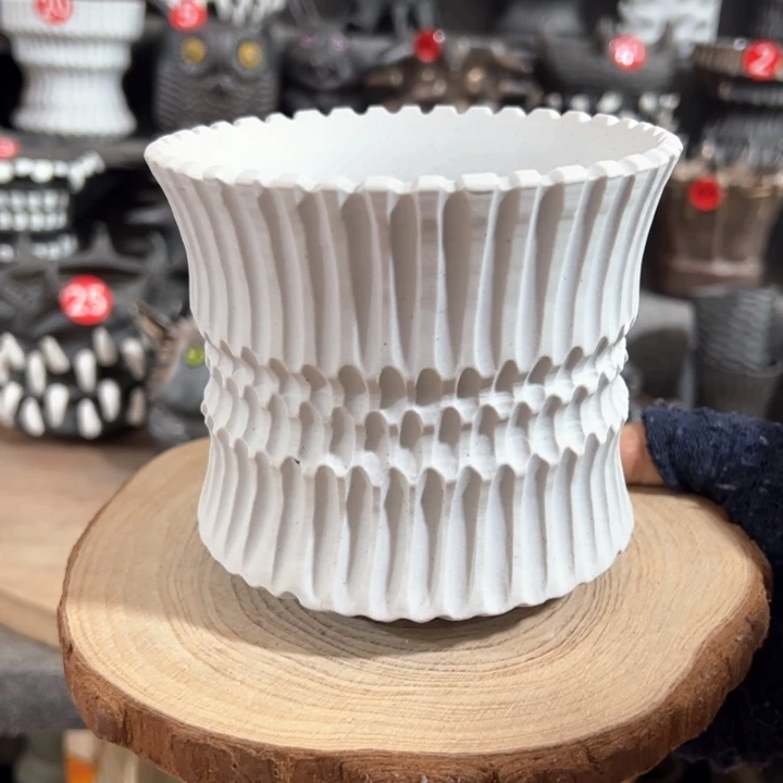 紫砂花盆口微不圆，内口11-11.3外高11