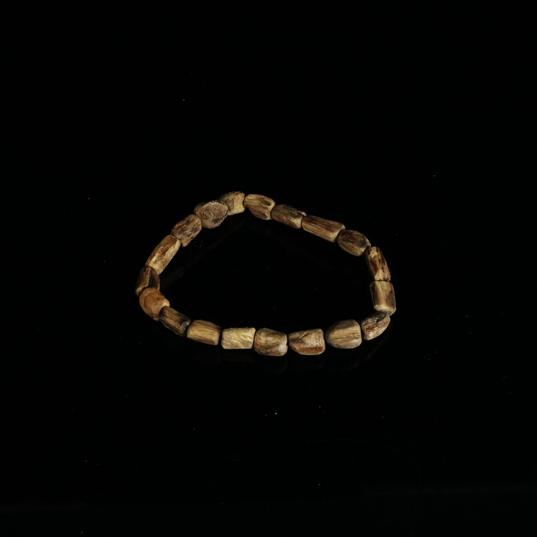 DY-B207斯里兰卡土沉虫漏老料沉香随型串 2.49g