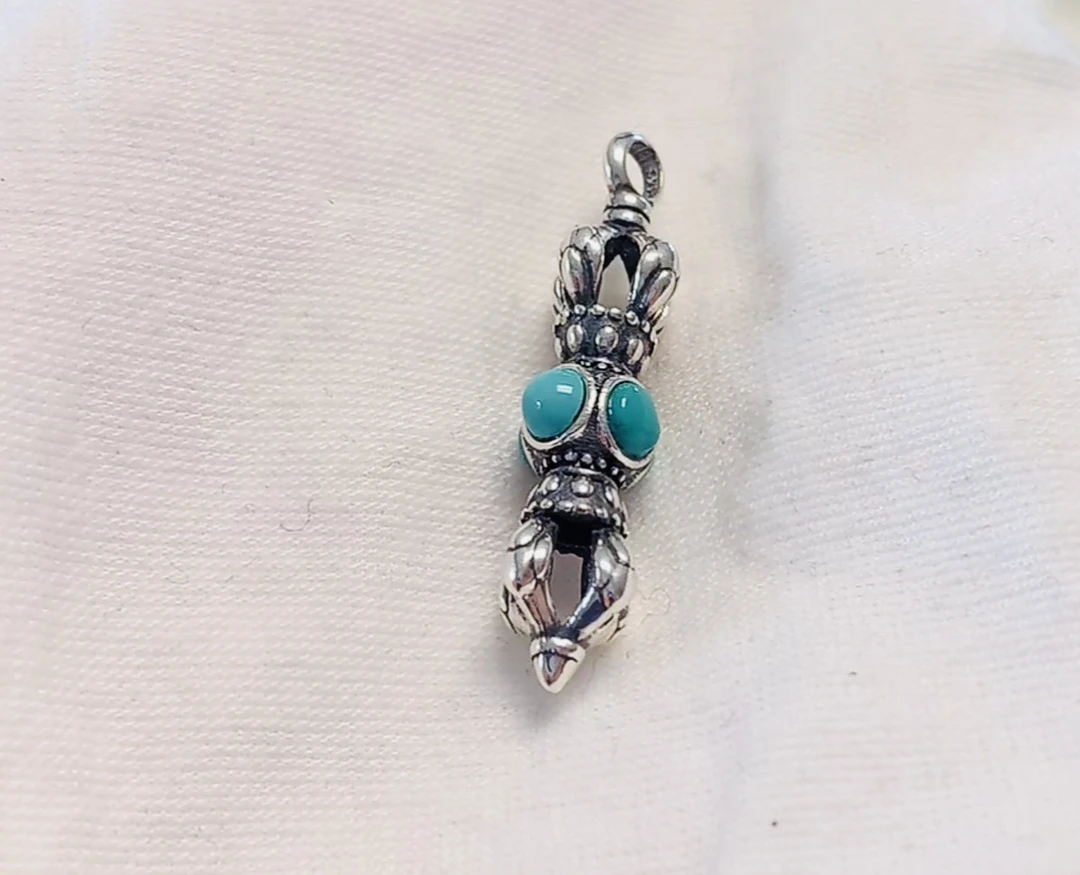 个性多蛋面高瓷高色绿松石降魔杵吊坠（颜色随机）