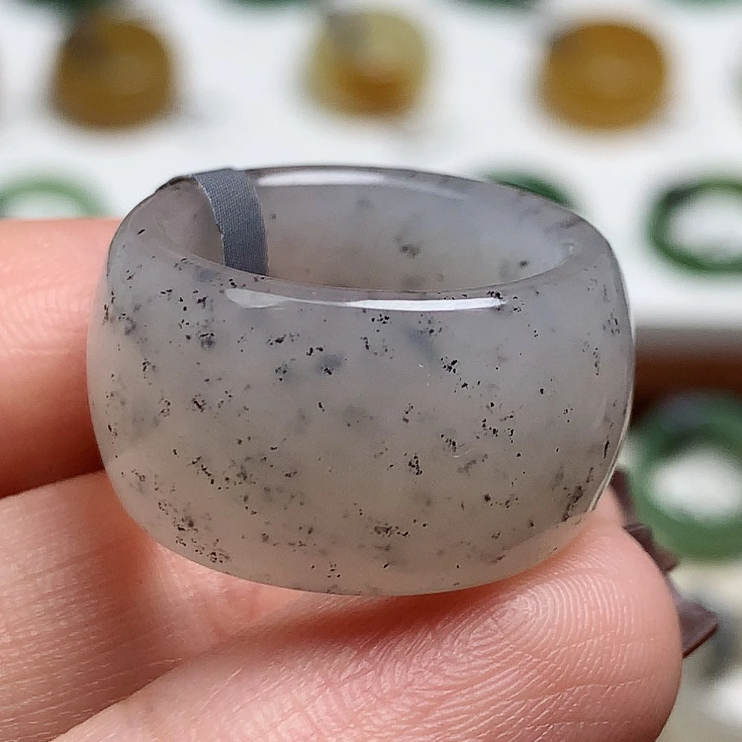 未镶嵌戒指和田玉