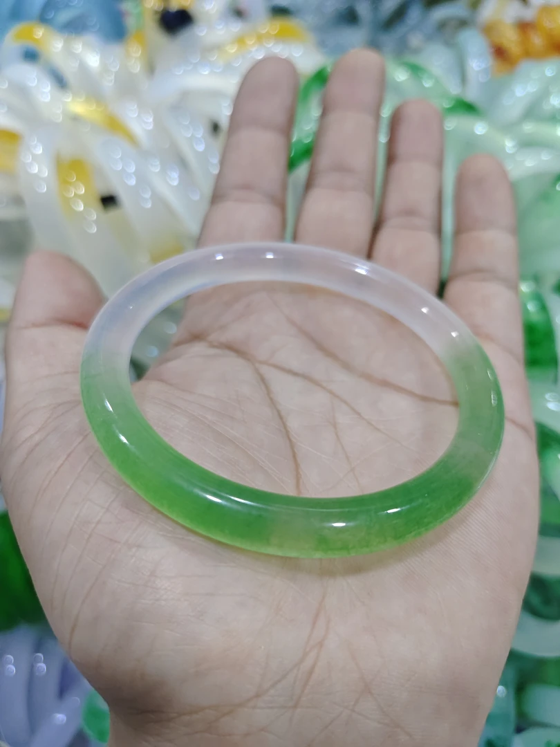 1353号精品白底青美人条手镯