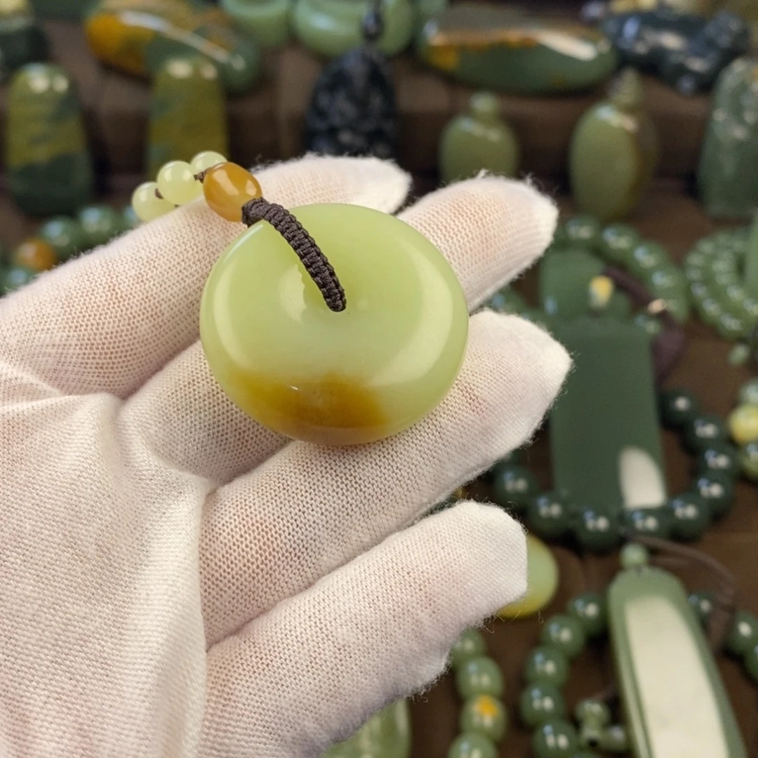 岫岩老玉（透闪石质玉）未镶嵌颈饰