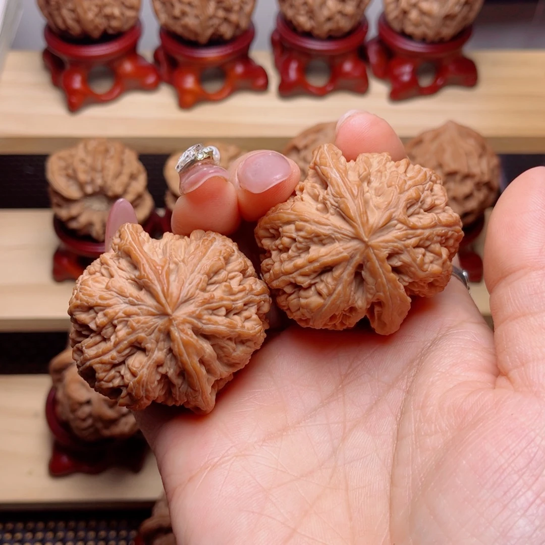 文玩核桃吊坠粗筋