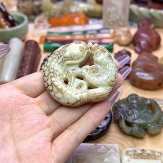 未镶嵌蛇纹石玉颈饰
