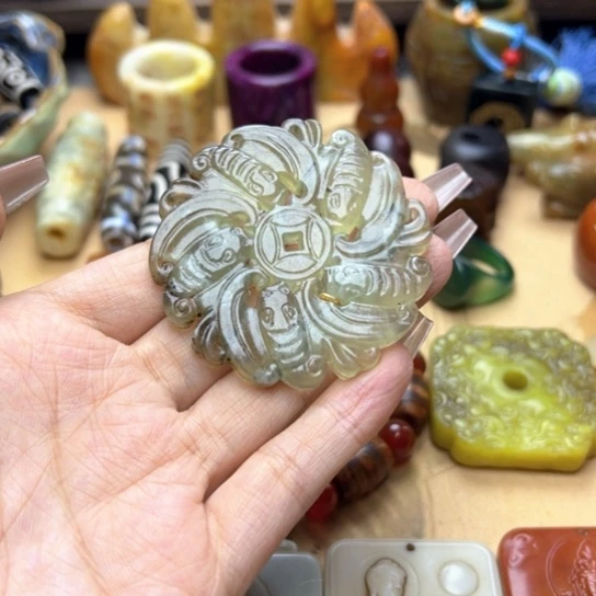 蛇纹石玉未镶嵌颈饰