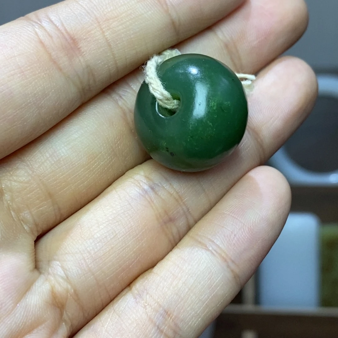 和田玉未镶嵌颈饰碧玉单珠