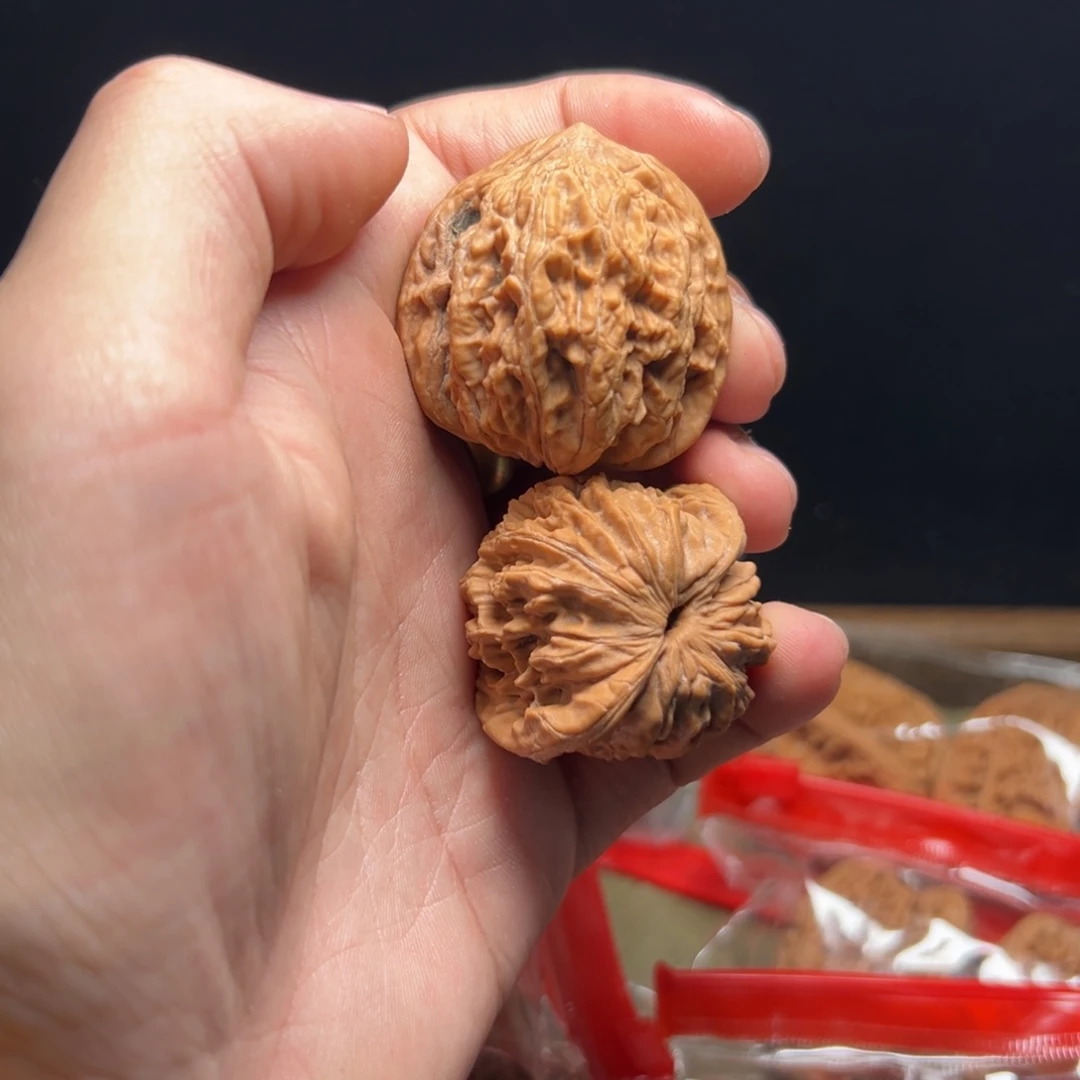 簧***黄吊坠文玩核桃虎头