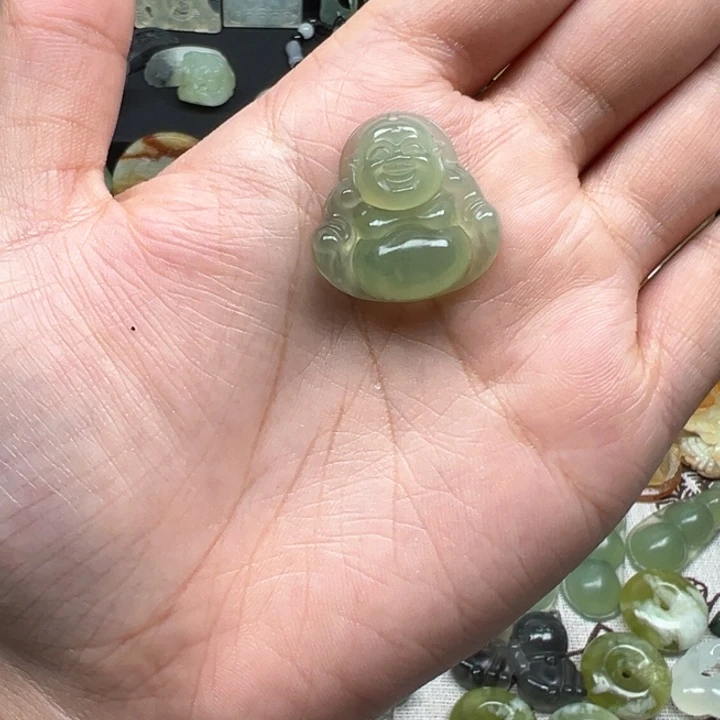 蛇纹石玉颈饰未镶嵌
