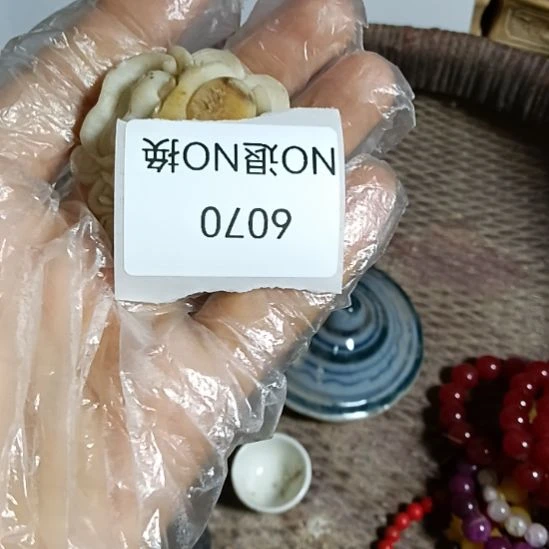 刘***哥瓷片6070号工艺品