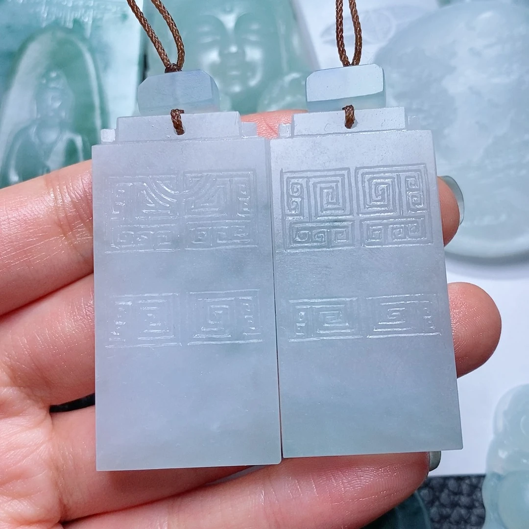 搬***神定制翡翠未镶嵌毛货付款后确认抛光