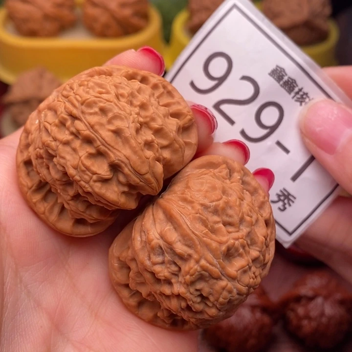 桃核把件白狮子42……