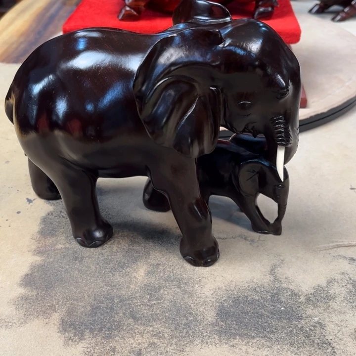 黑酸枝木类大象摆件