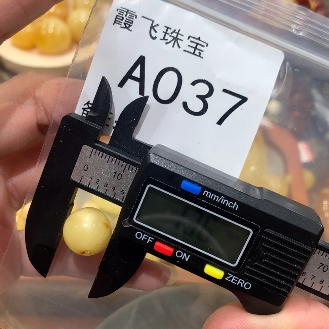 未镶嵌琥珀珠宝奇石