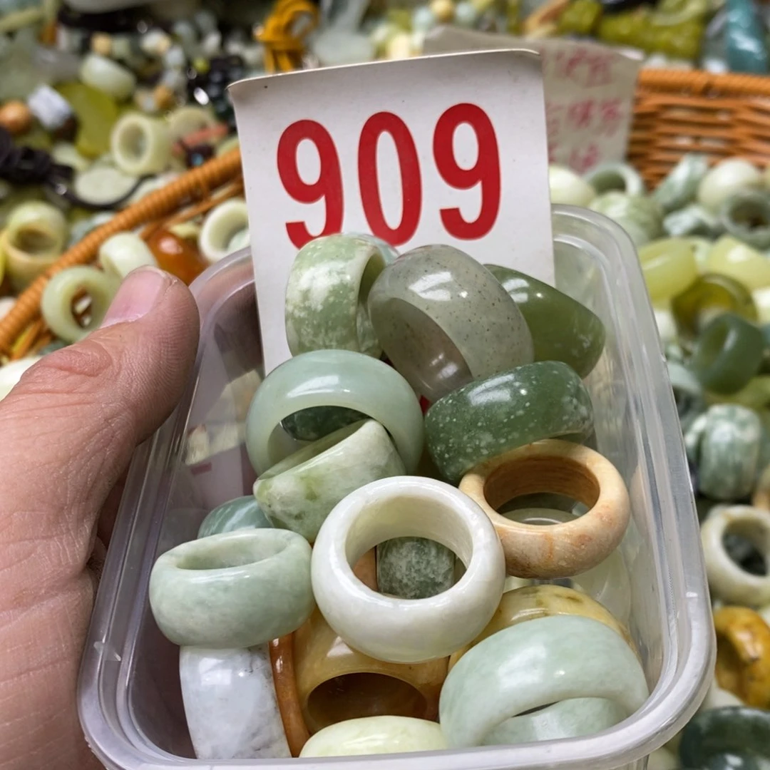 蛇纹石玉挂坠未镶嵌