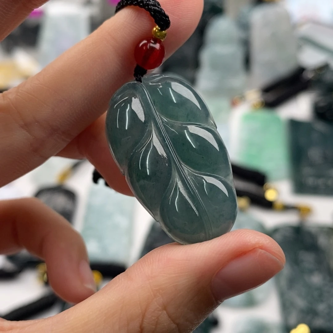 翡翠未镶嵌颈饰一