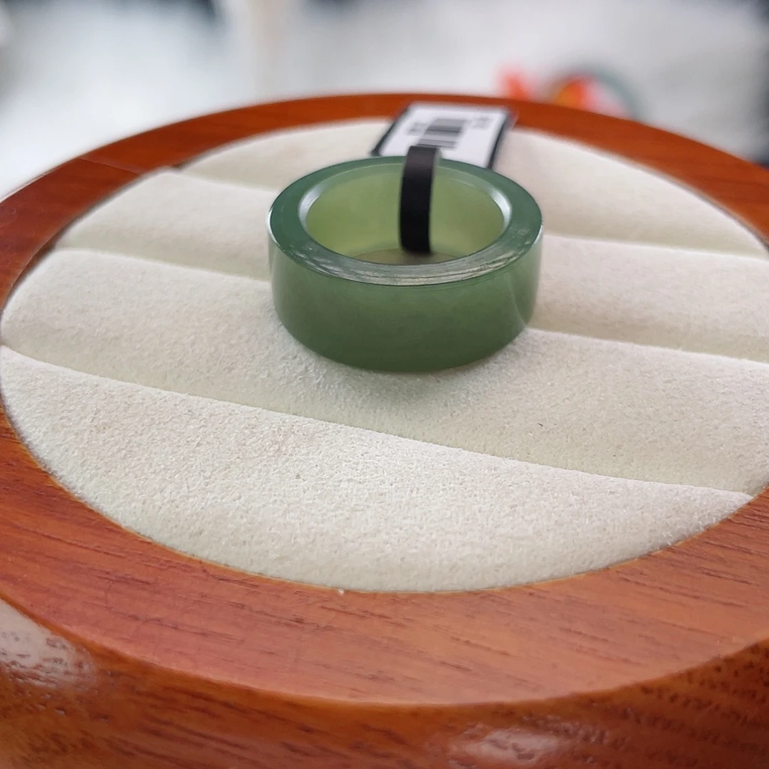 和田玉未镶嵌戒指l55。苹果绿圆切。17.2。不退换