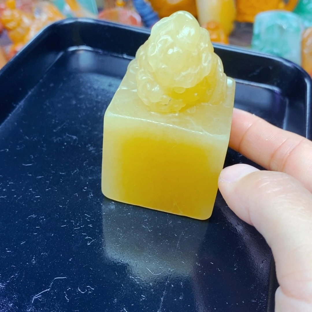 石英质玉（黄龙玉）未镶嵌颈饰