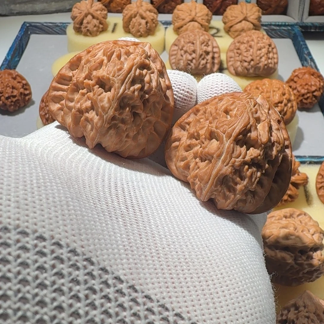 文玩核桃吊坠44三角白