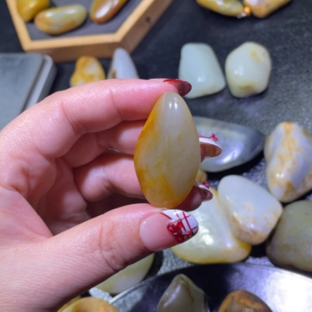 【闪购商品】颈饰未镶嵌和田玉新*