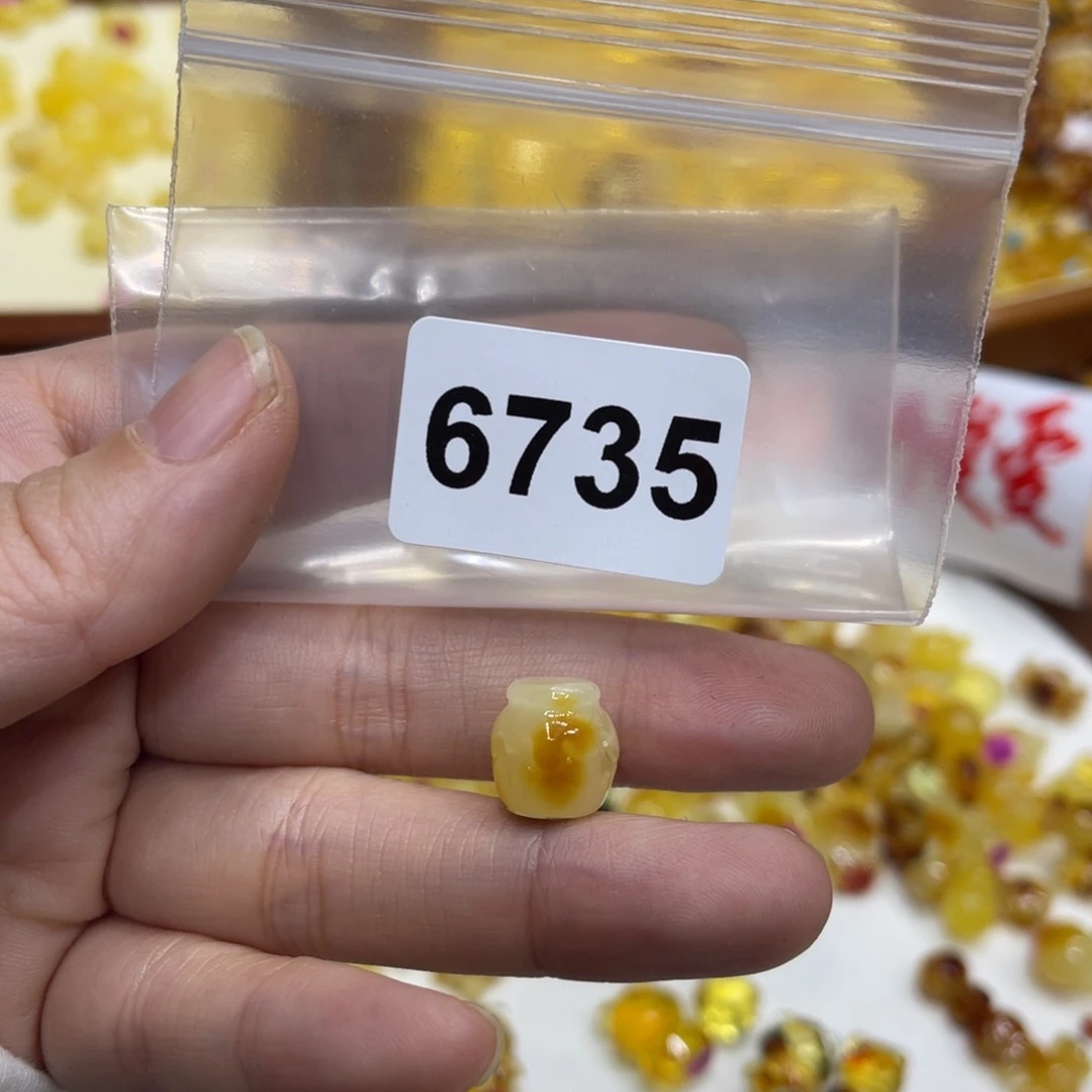 琥珀珠宝奇石未镶嵌