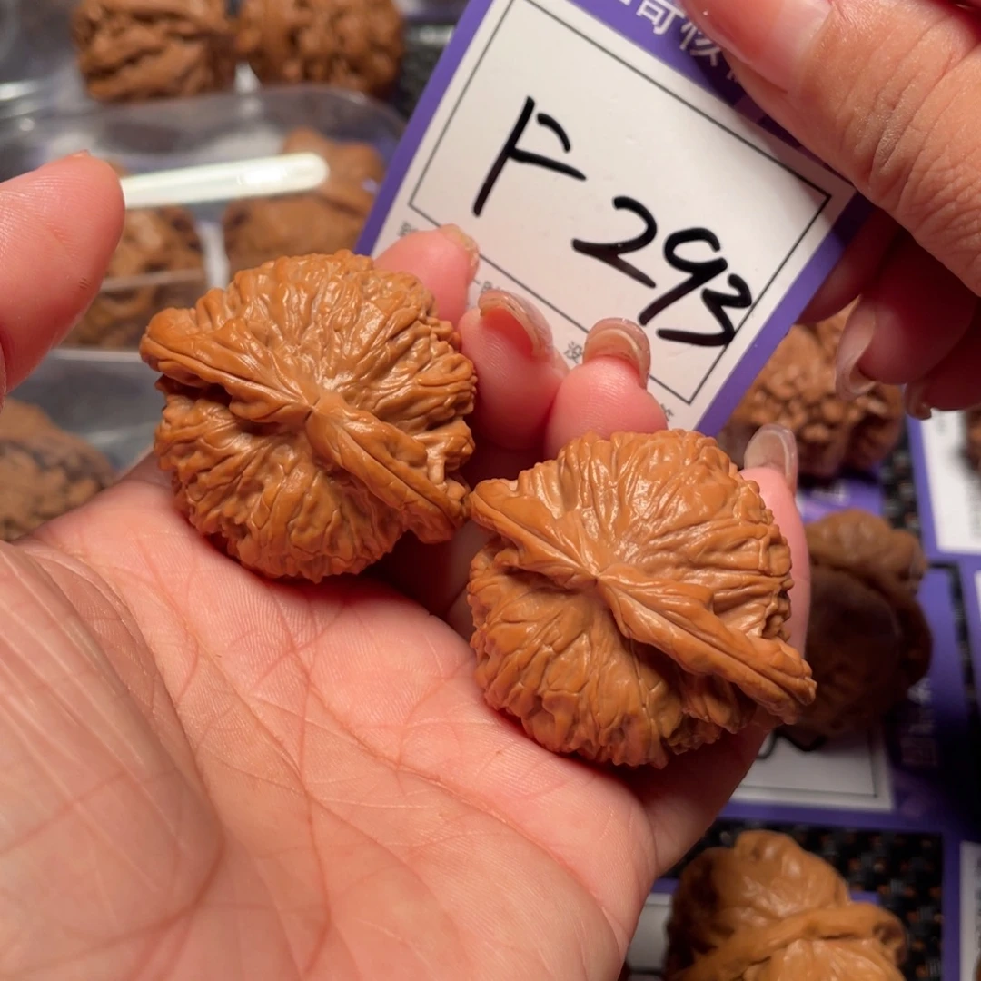 桃核把件293白狮子42