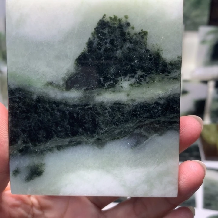 L***n独山玉未镶嵌颈饰