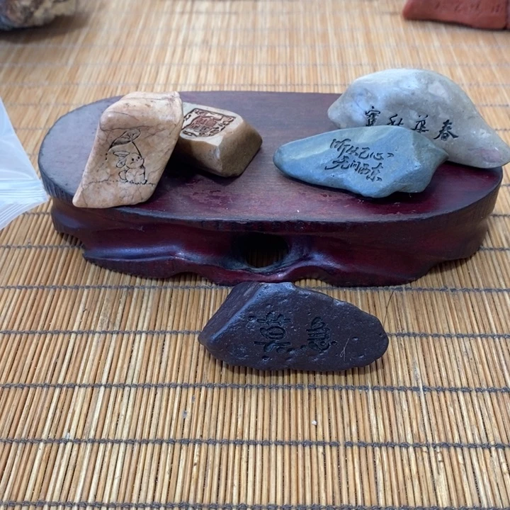 吉***宝原石雕刻工艺品手把摆件