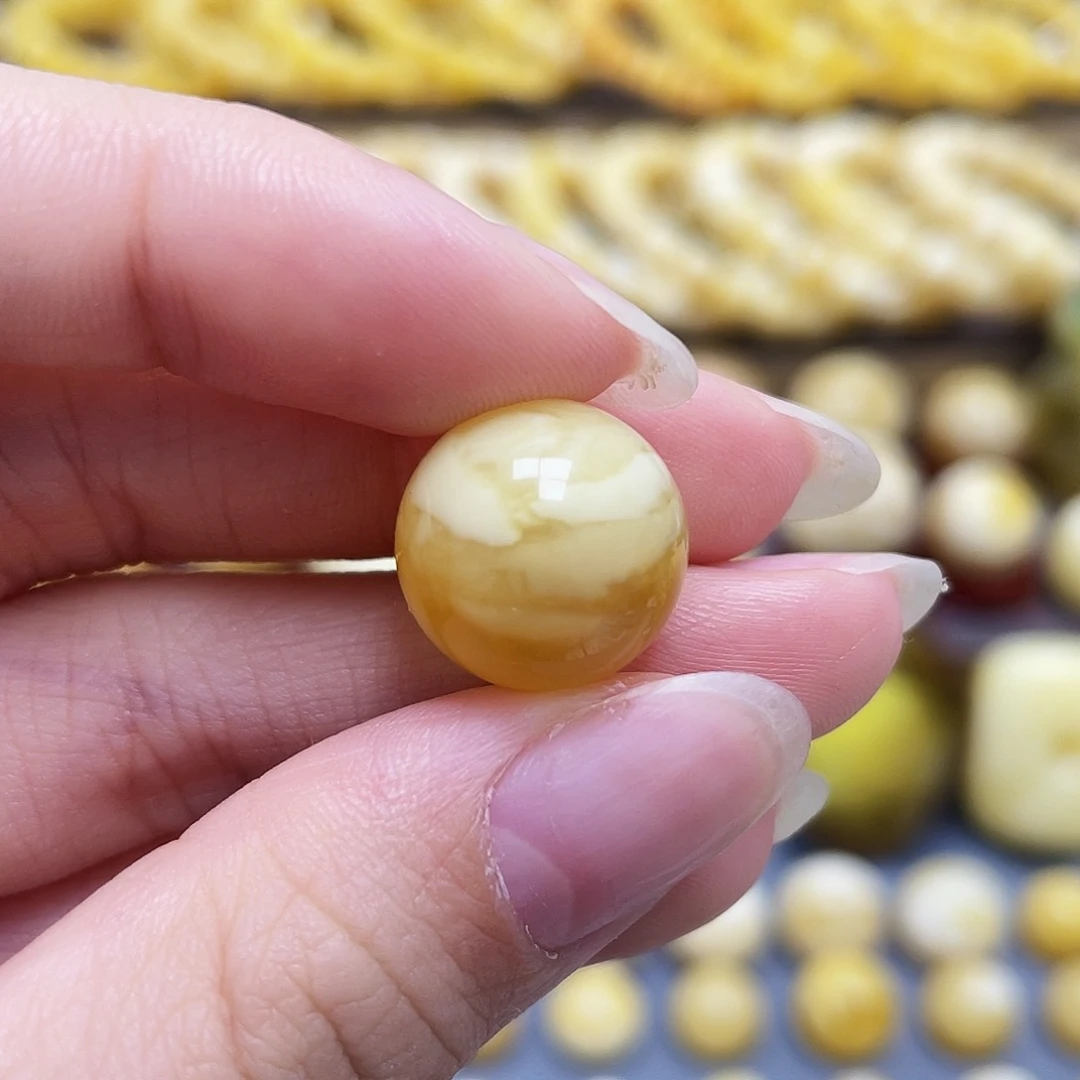 未镶嵌琥珀裸石14.5mm圆珠瑕疵