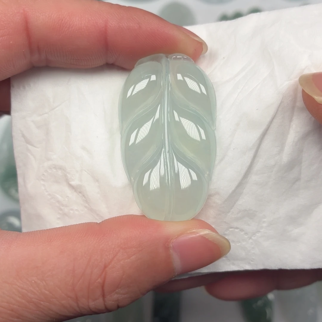 翡翠未镶嵌颈饰冰叶子
