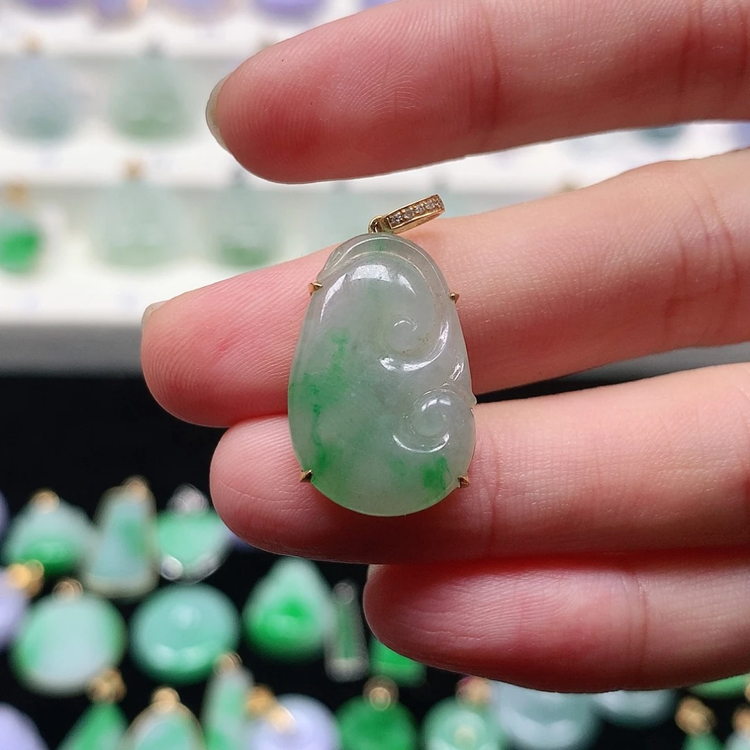 颈饰18K金镶嵌翡翠翡翠吊坠