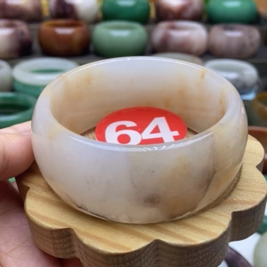 未镶嵌手镯石英质玉