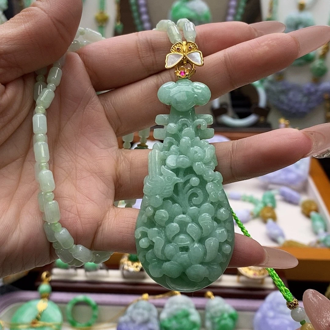 颈饰未镶嵌翡翠吊坠