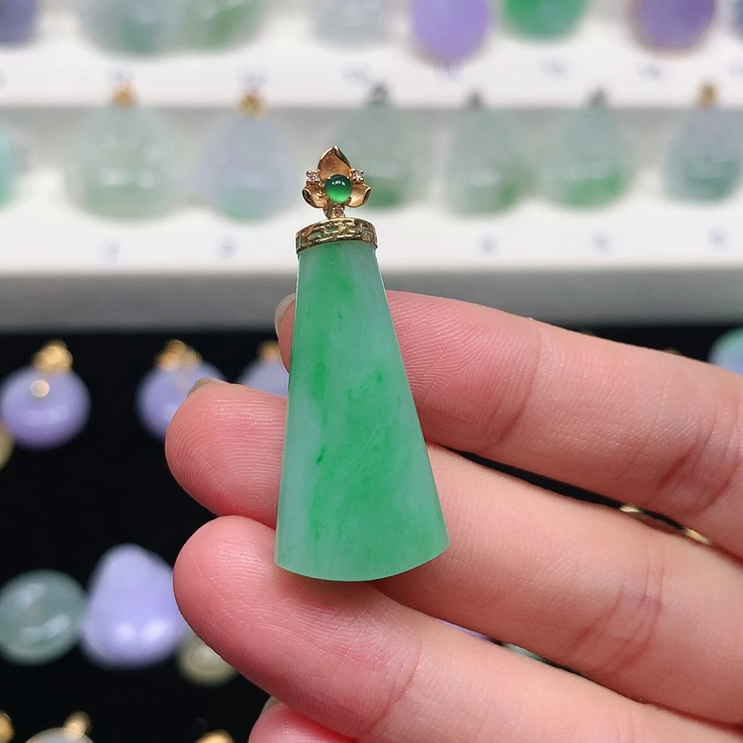 颈饰18K金镶嵌翡翠翡翠吊坠