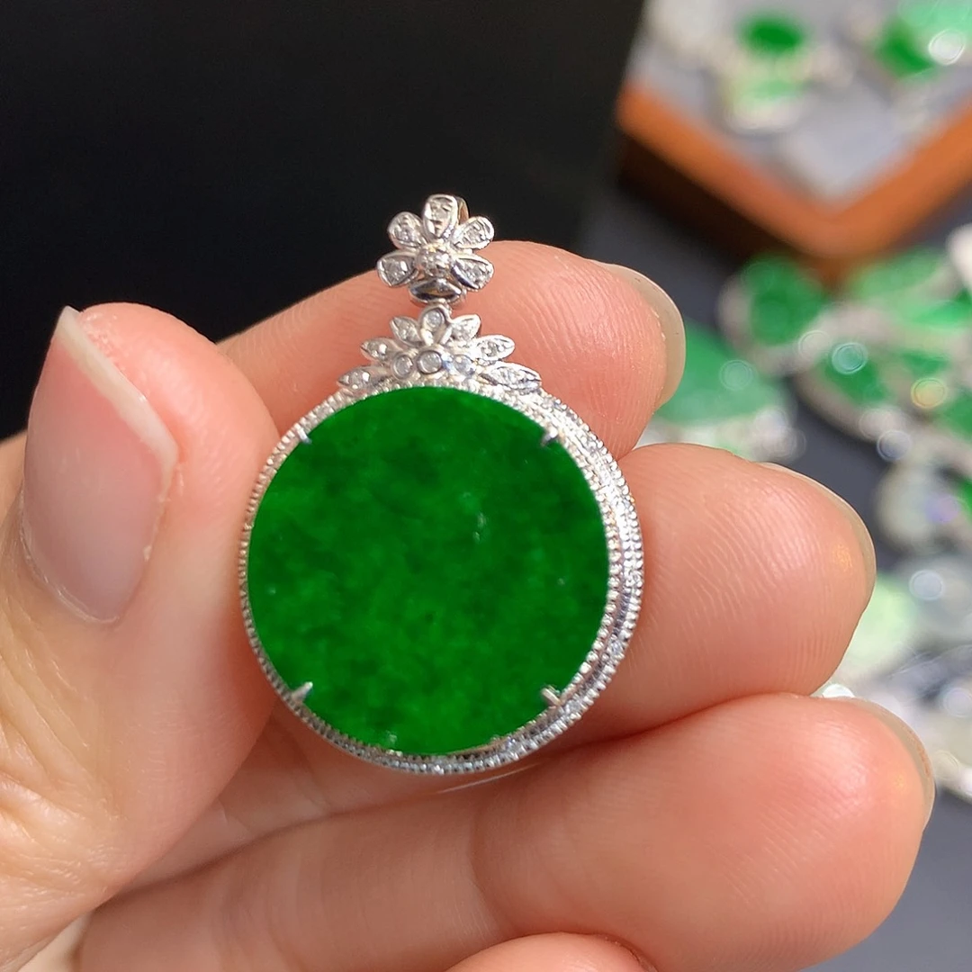 翡翠吊坠(不含链)18K金镶嵌