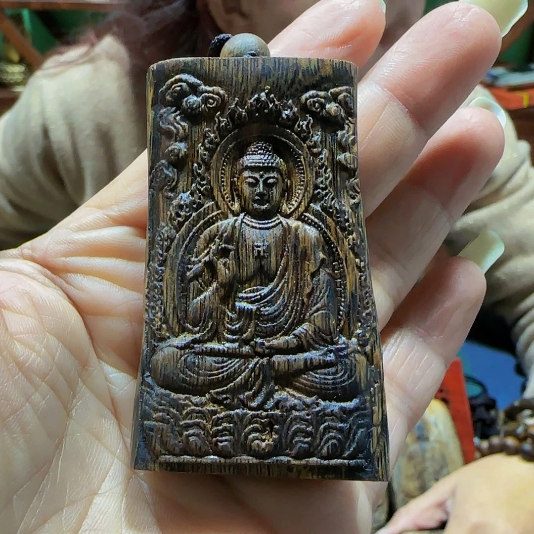 沉香吊坠海南白奇乌身老料雕刻阿弥陀佛带绳16.5克