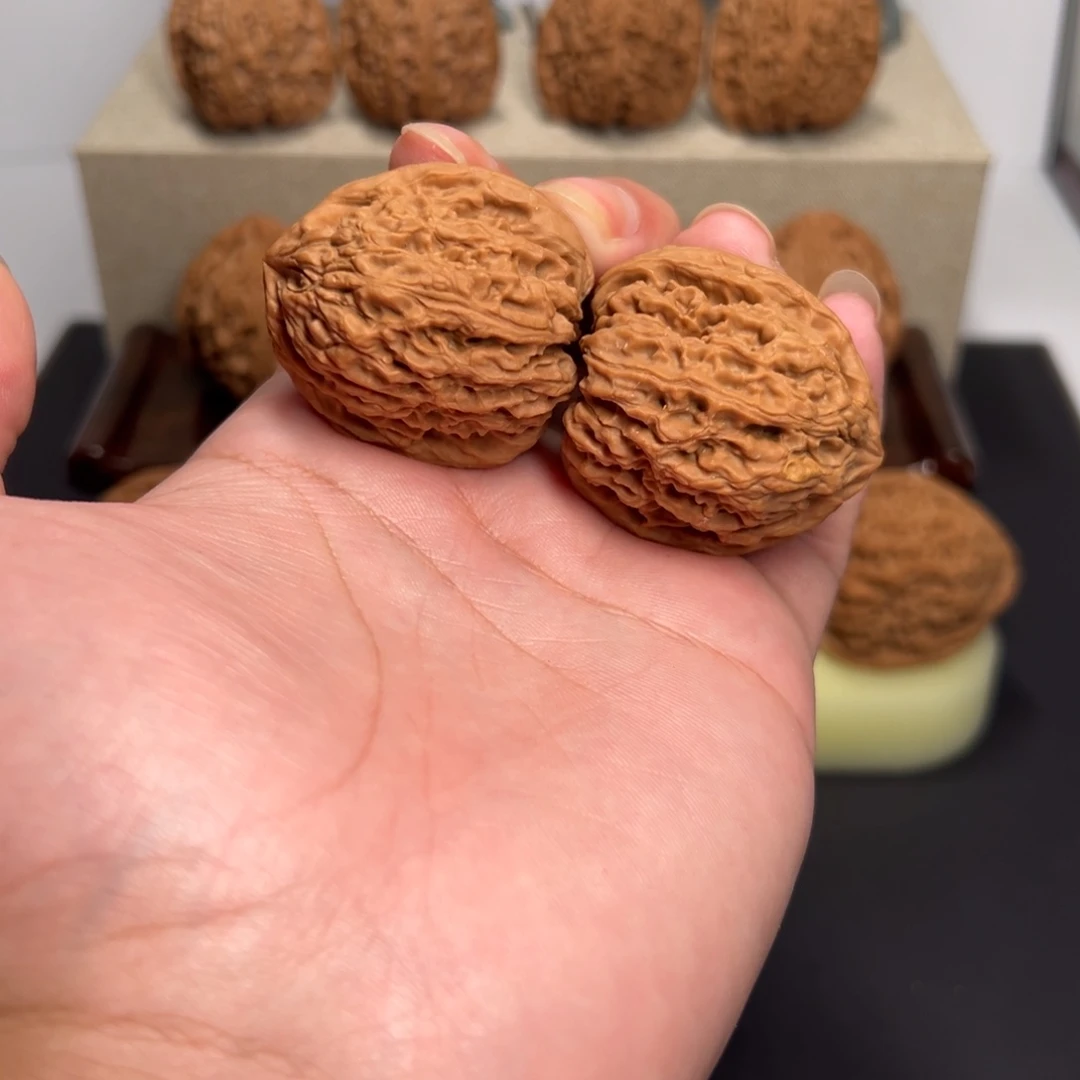 把件文玩核桃37正尖高炮拉丝凹底南疆石全品（浮黄）