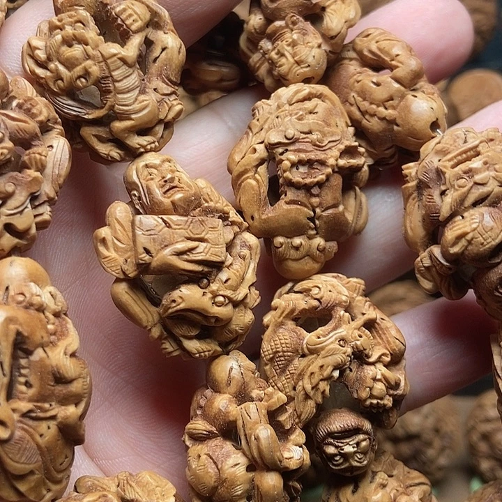 大尺寸纯手工镂空骑兽罗汉