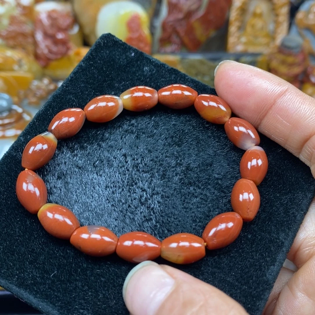 未镶嵌石英质玉（黄龙玉）颈饰