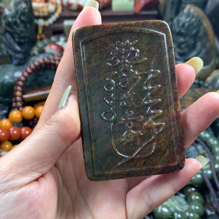 透闪石质玉未镶嵌珠宝奇石