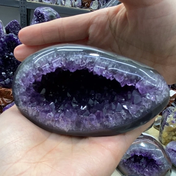 紫晶大型摆件（非配饰）未镶嵌好****了