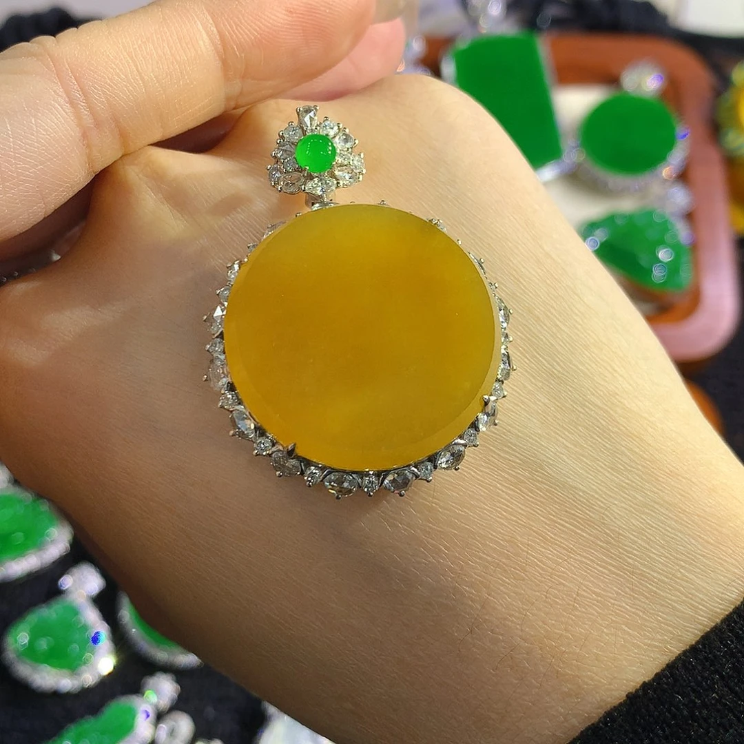颈饰18K金镶嵌翡翠