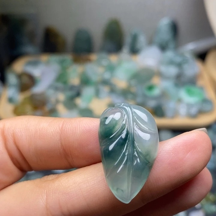 颈饰未镶嵌翡翠叶子
