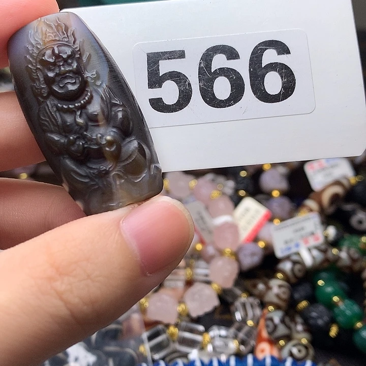 未镶嵌发一个玛瑙/玉髓