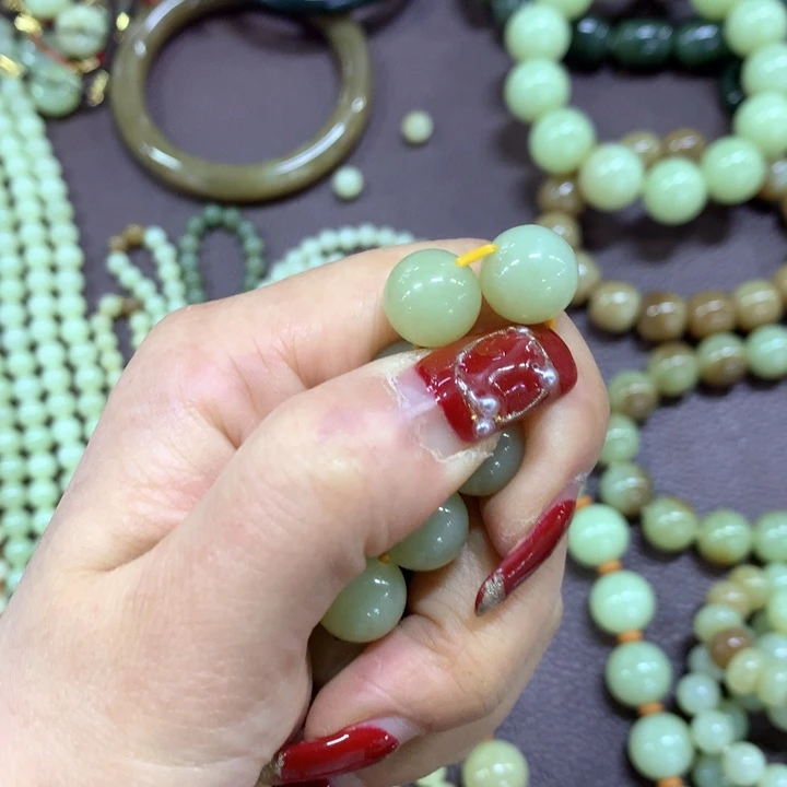 岫岩老玉（透闪石质玉）手链未镶嵌灵*弄