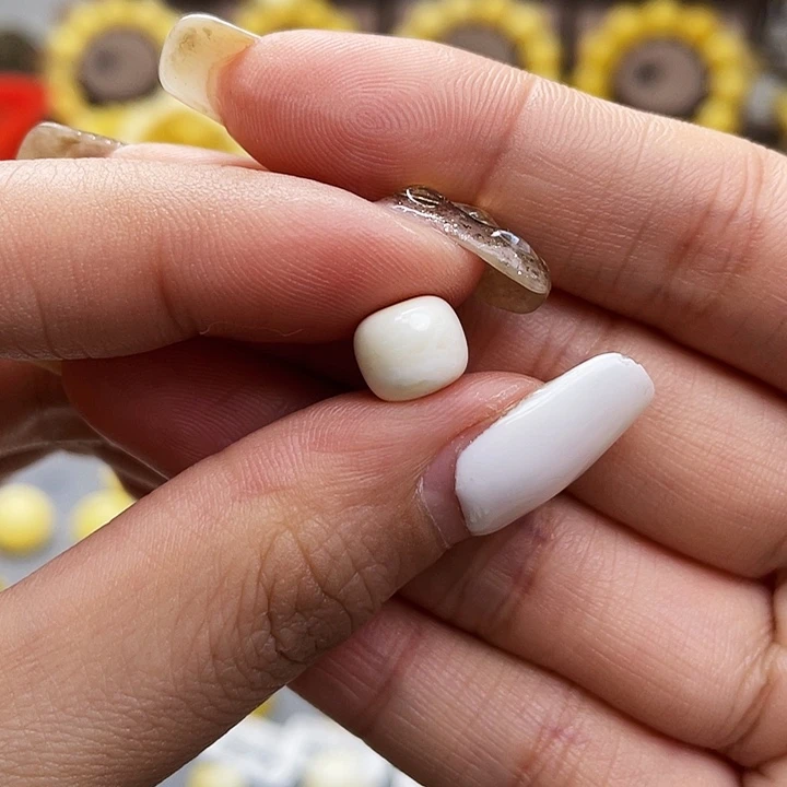 琥珀裸石未镶嵌老型尺寸8.6*7.4mm微瑕