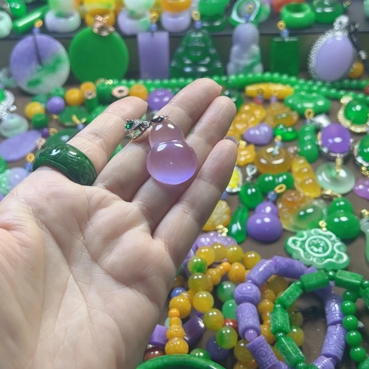 翡翠未镶嵌颈饰吊坠